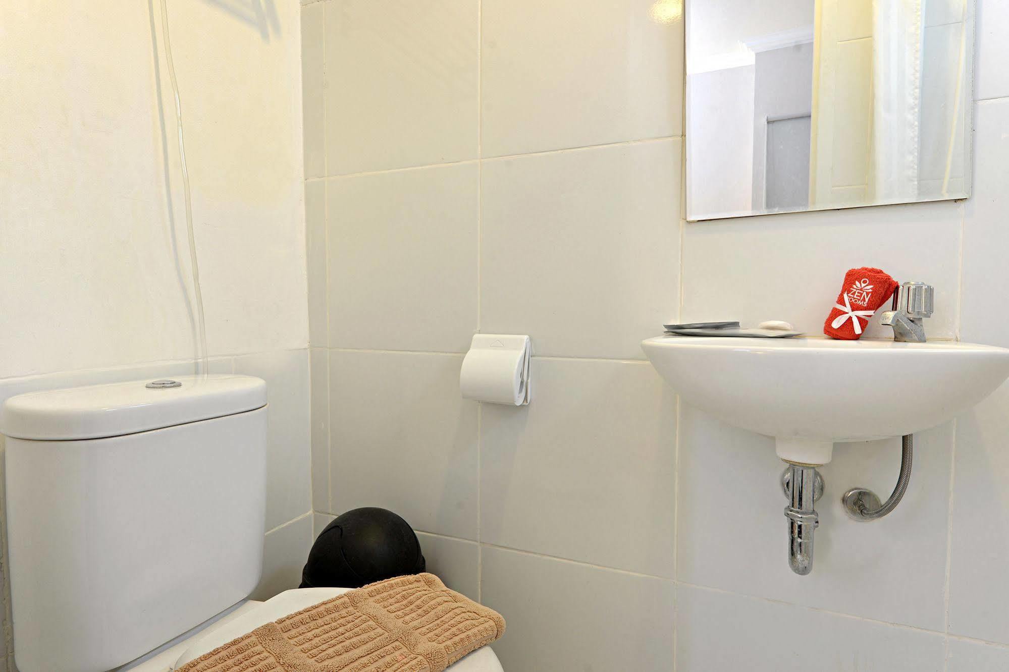 Zen Rooms Basic Tangerang Aeropolis Dış mekan fotoğraf