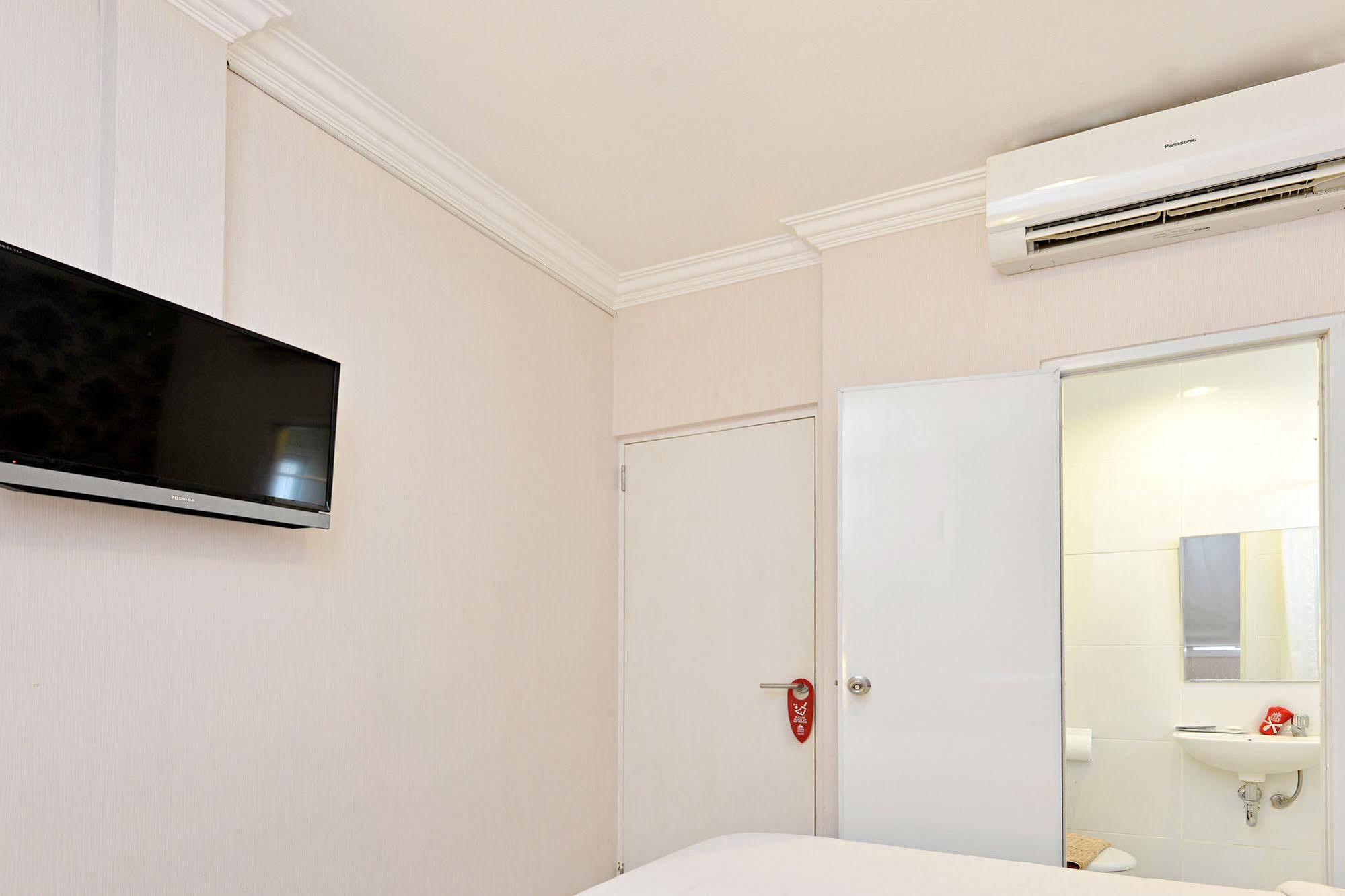 Zen Rooms Basic Tangerang Aeropolis Dış mekan fotoğraf
